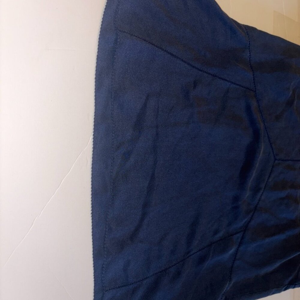 Tory Burch 100% Silk Navy Blue Sleeveless Blouse Capsule Wardrobe Timeless sz 6 - Picture 3 of 6
